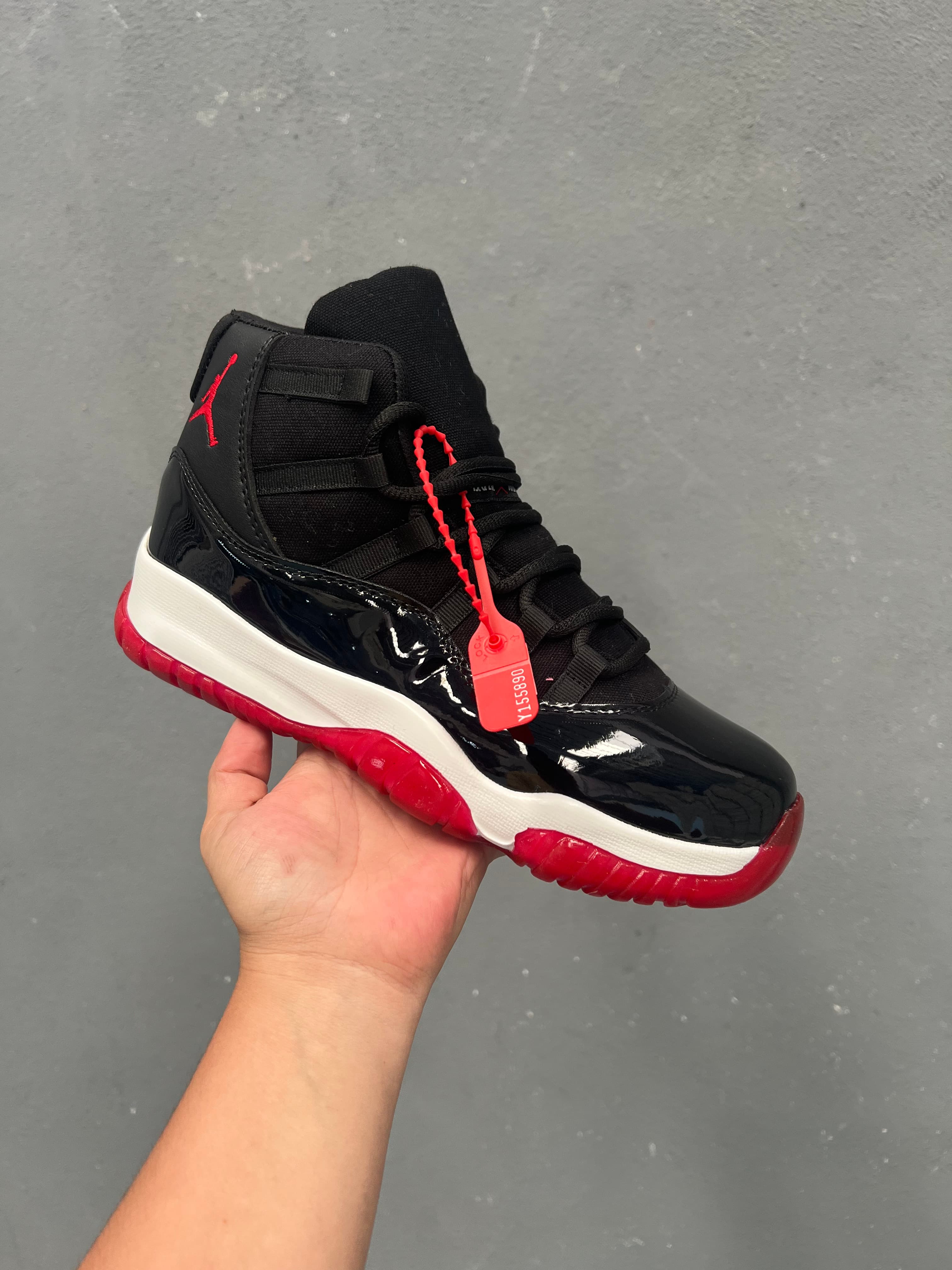 Tenis Jordan Air Jordan 11 Retro Bred negro y rojo